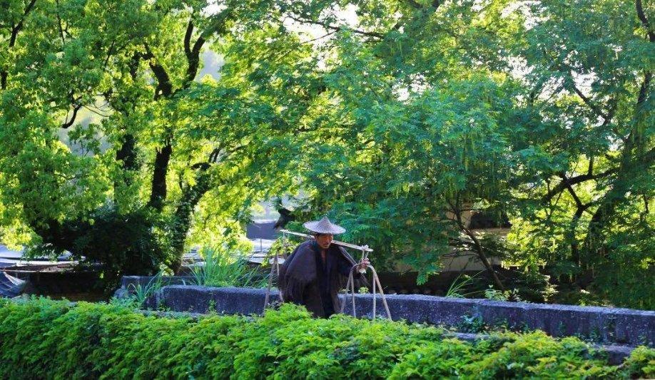 努力跳跃